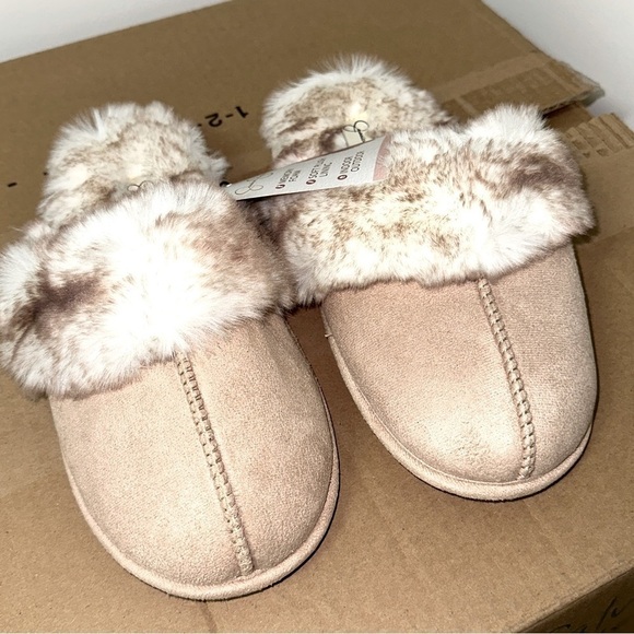 Jessica Simpson Furry Slippers - Picture 1 of 2